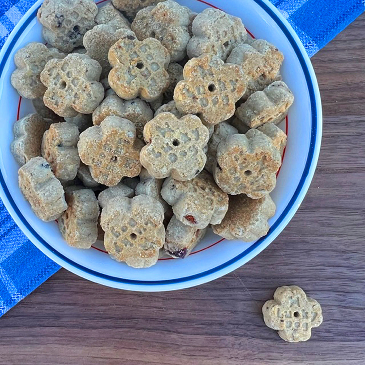 Lucky Dog® Grain-Free Cheese & Bacon Dog Treats